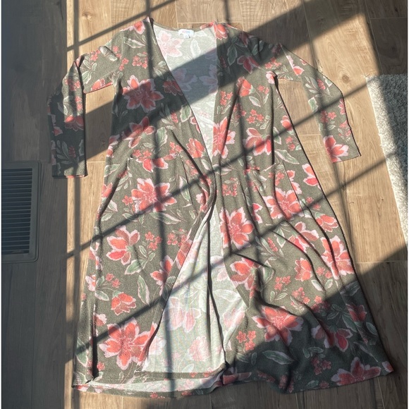 LuLaRoe Sarah Cardigan, Pretty Floral Design, Soft & Flowy, With Pockets - Picture 3 of 5